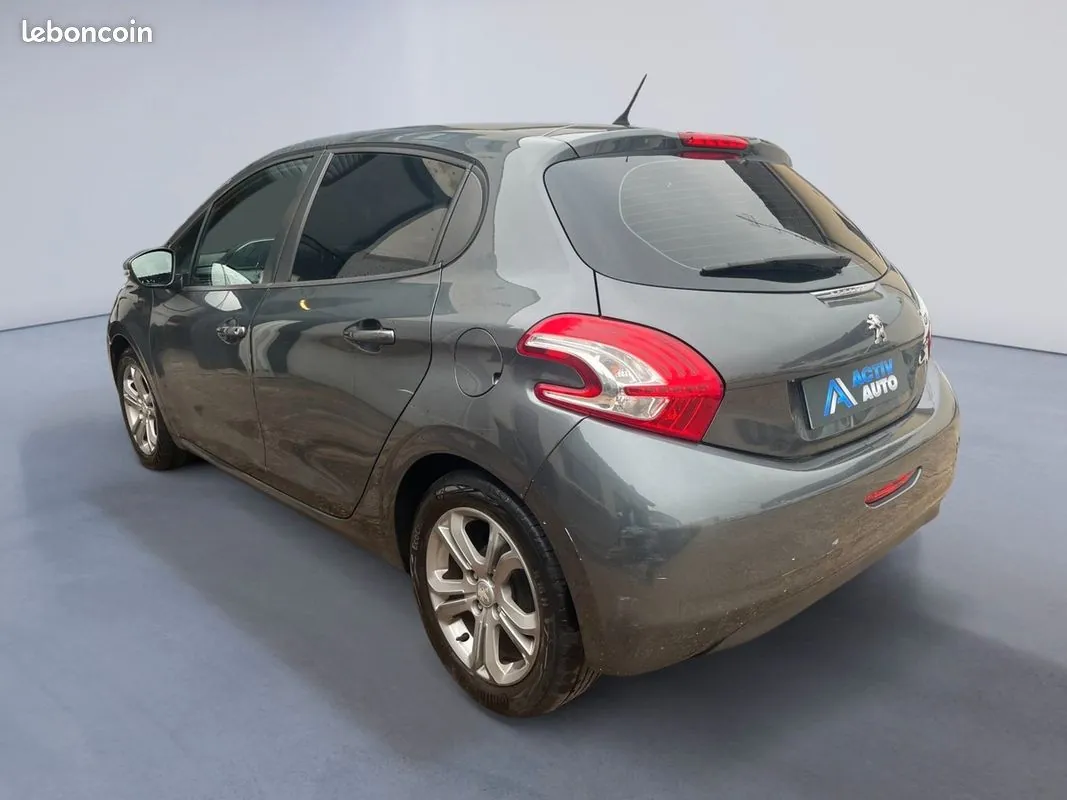 Peugeot 208 2013 photo 4