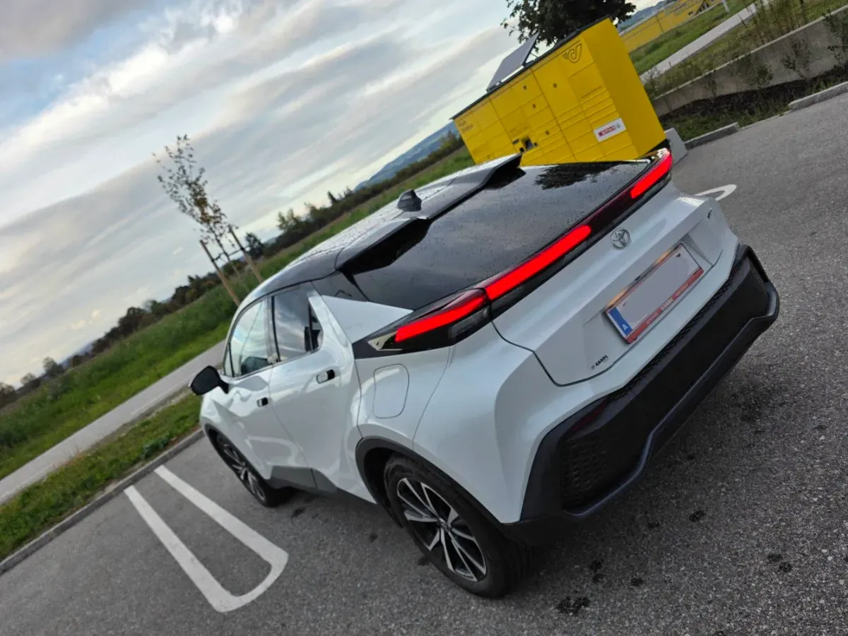Toyota C-Hr 2025 photo 3