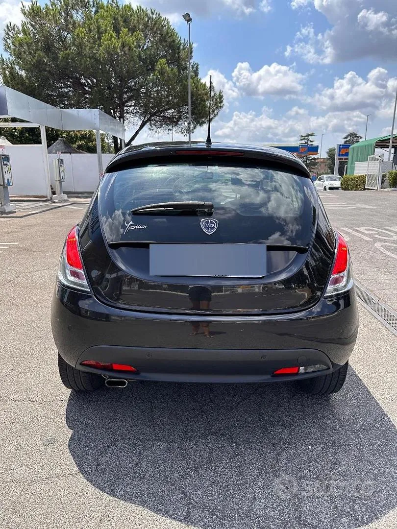 Lancia Ypsilon 2014 photo 2