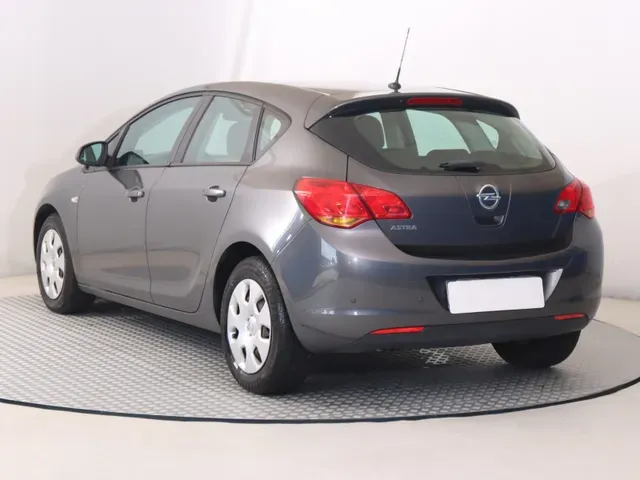 Opel Astra 2011 photo 3