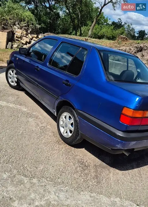 Volkswagen Vento 1995 photo 5