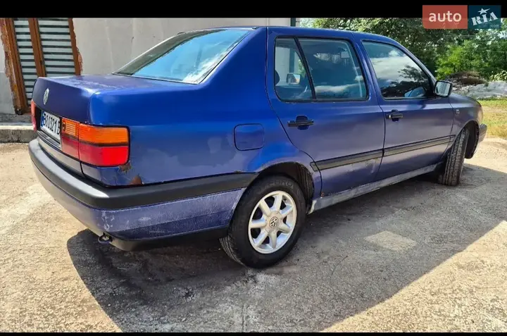 Volkswagen Vento 1995 photo 4