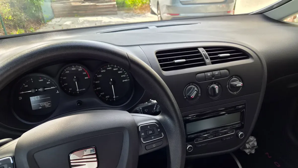 Seat Leon 2010 photo 2