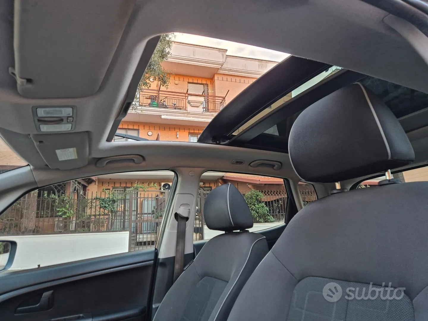 Kia Venga 2012 photo 3