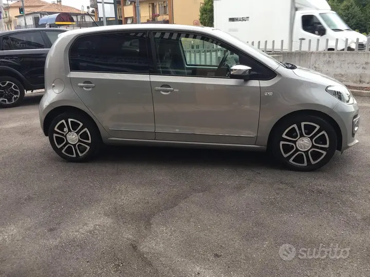 Volkswagen Up 2013 photo 4