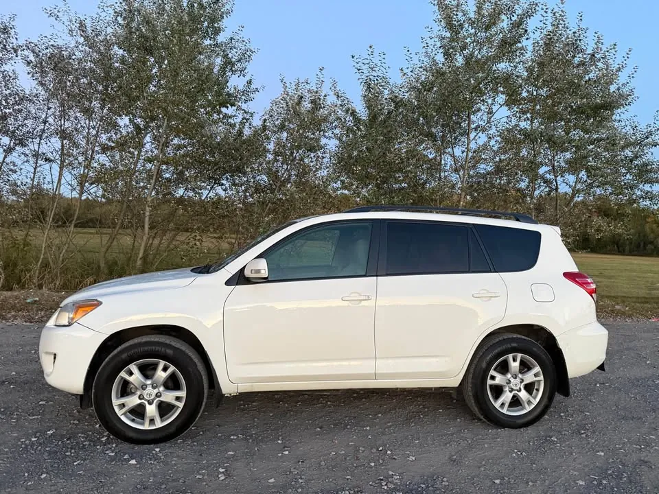 Toyota Rav4 2012 photo 2