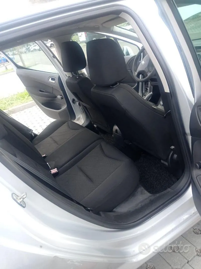 Peugeot 308 2011 photo 4