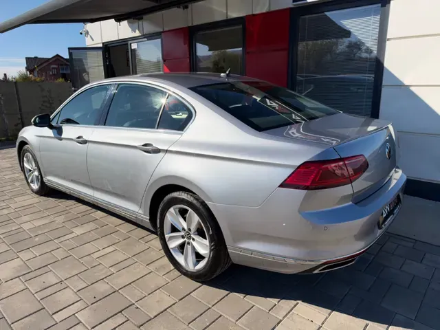 Volkswagen Passat 2022 photo 3