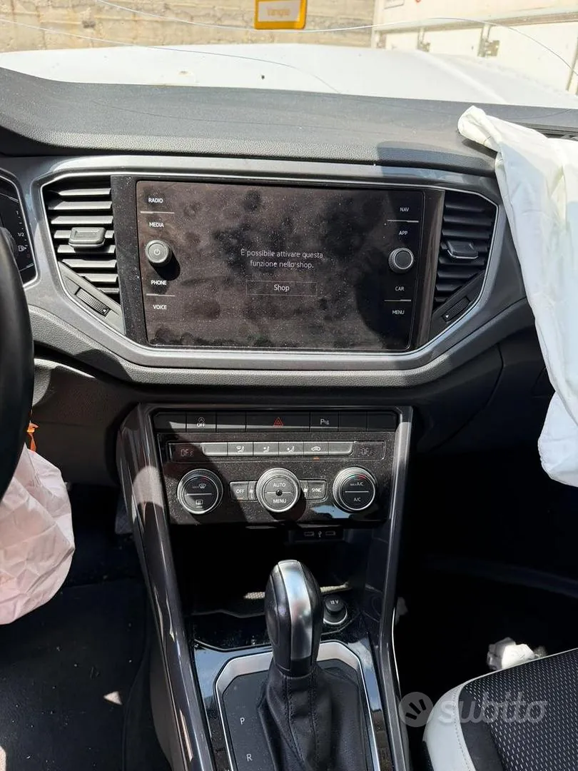 Volkswagen T-Roc 2021 photo 2