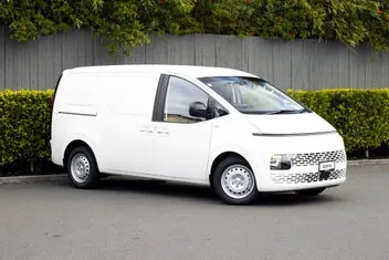 Hyundai Staria 2026 photo 2