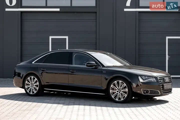 Audi A8 2012 photo 2