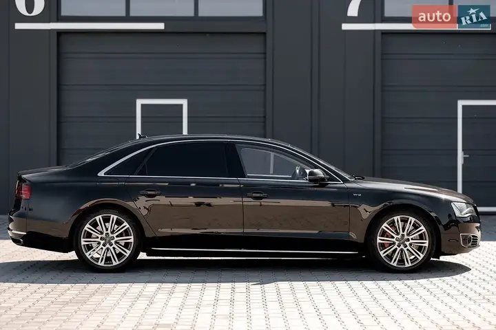 Audi A8 2012 photo 3