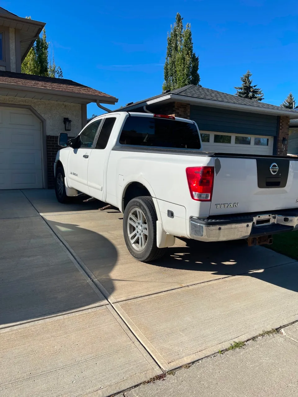 Nissan Titan 2011 photo 2