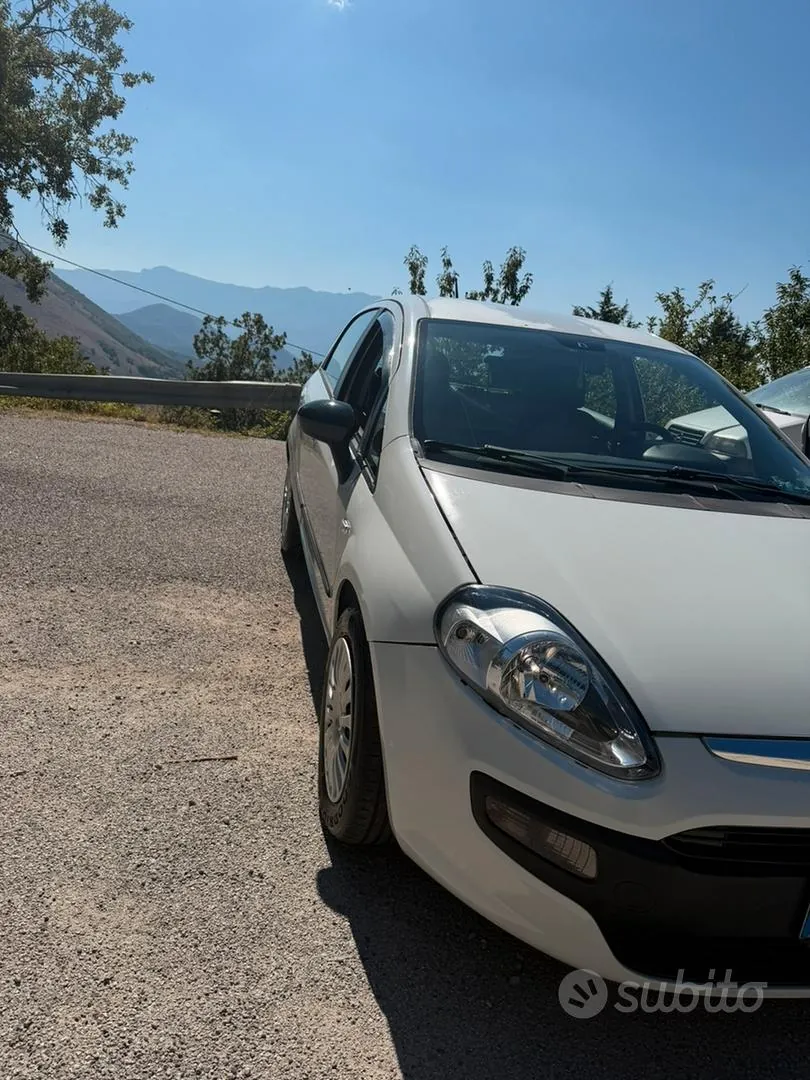 Fiat Punto Evo 2011 photo 2