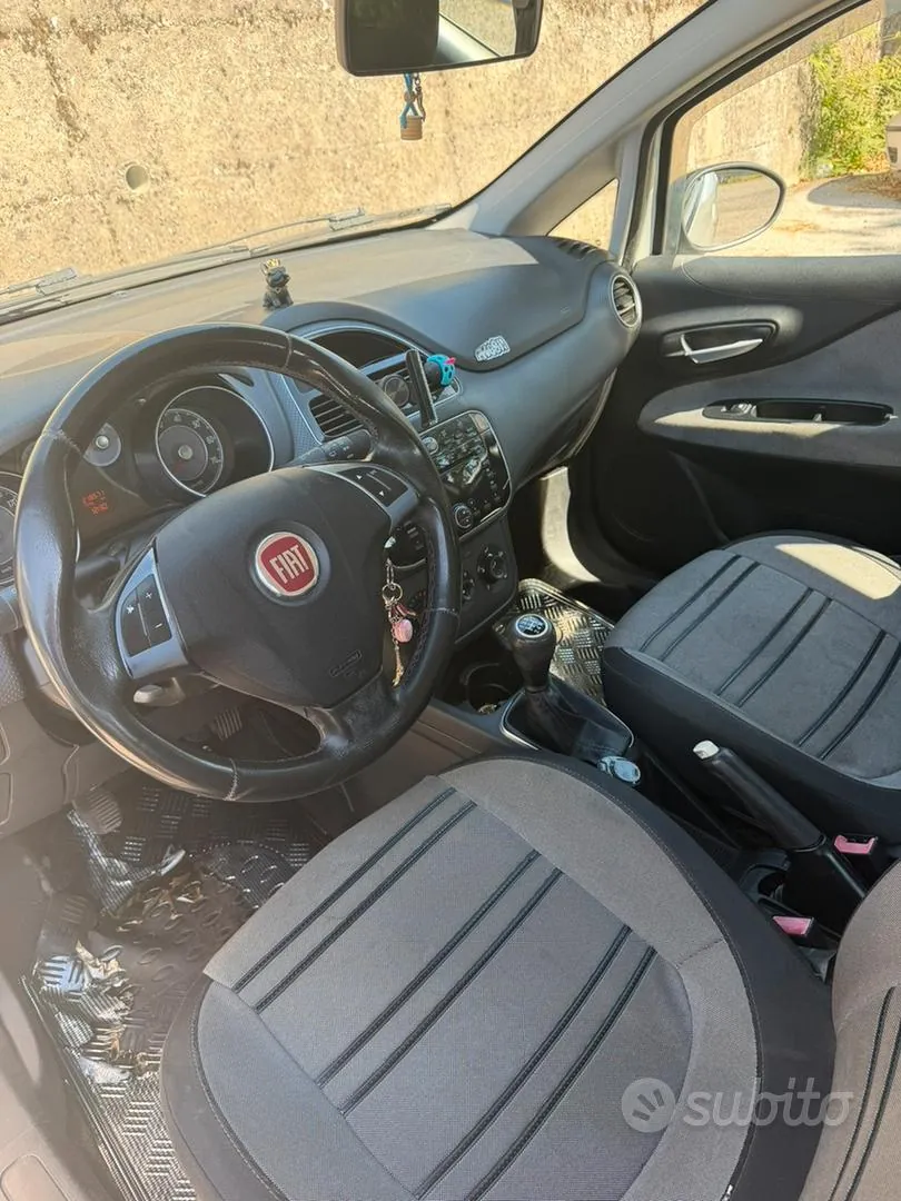 Fiat Punto Evo 2011 photo 3