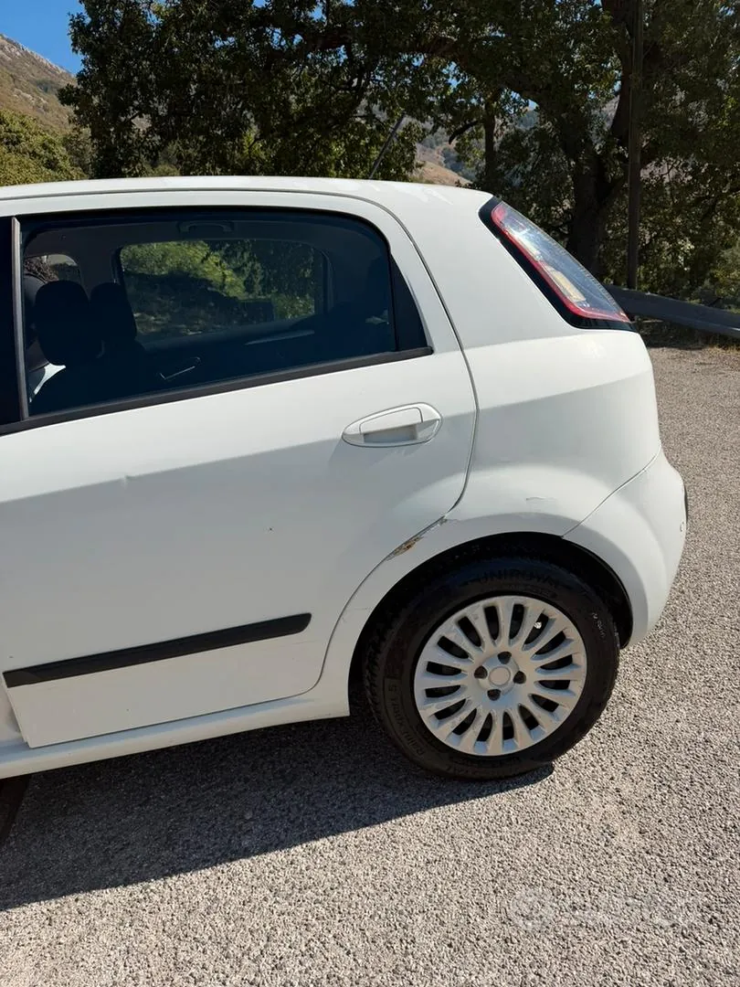 Fiat Punto Evo 2011 photo 4