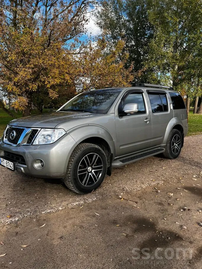 Nissan Pathfinder 2011 photo 2