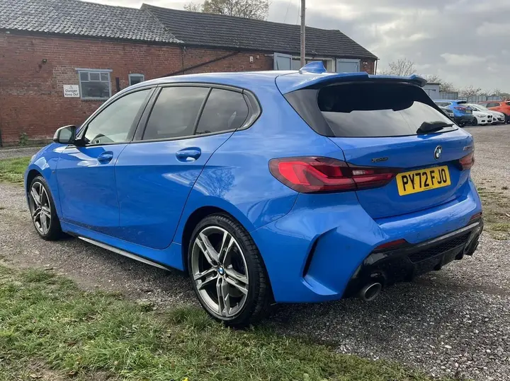 BMW 1 Series 2022 photo 2