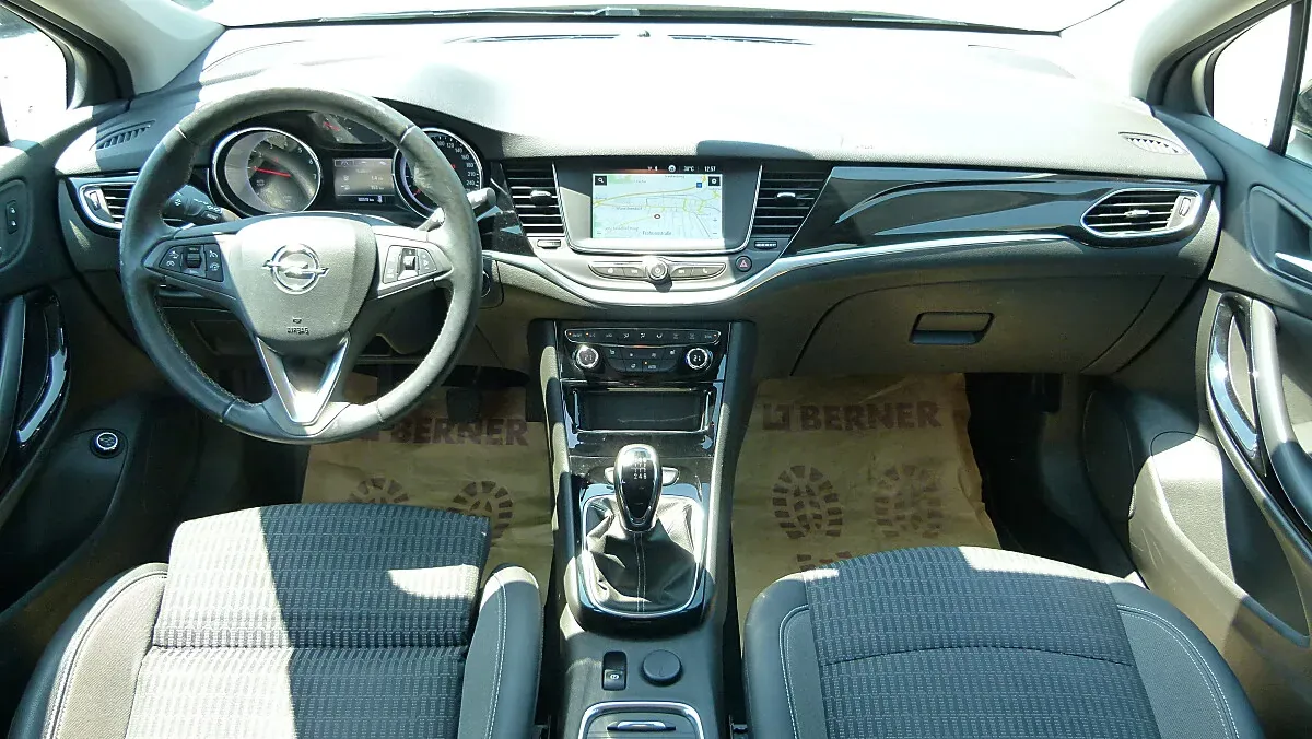 Opel Astra 2020 photo 2