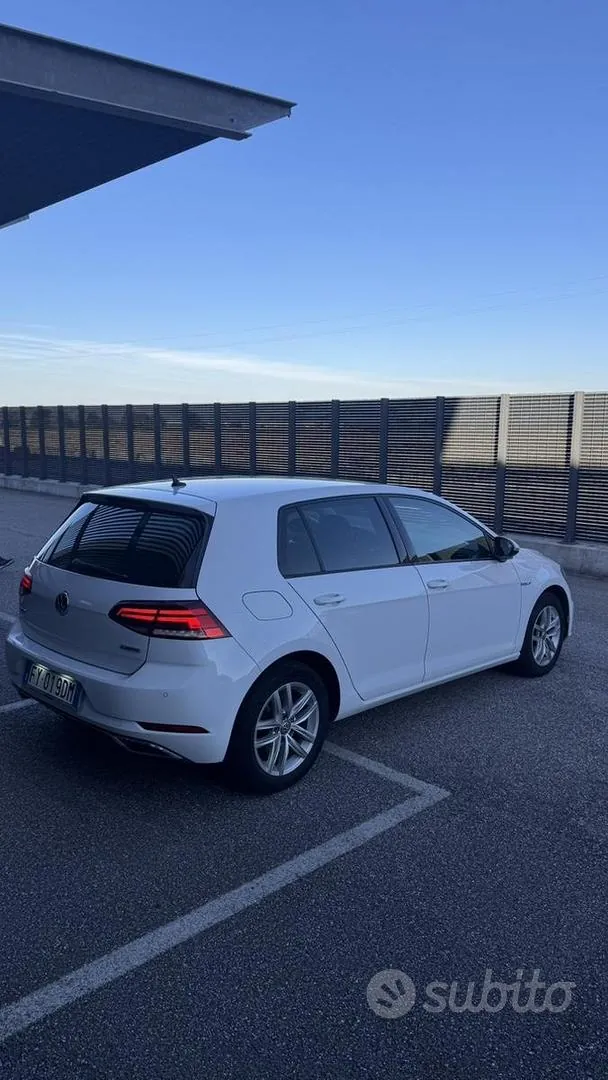 Volkswagen Golf 2019 photo 2