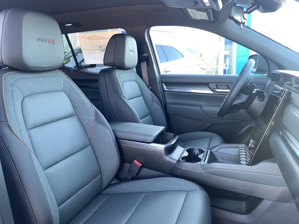 GMC Terrain 2027 photo 2
