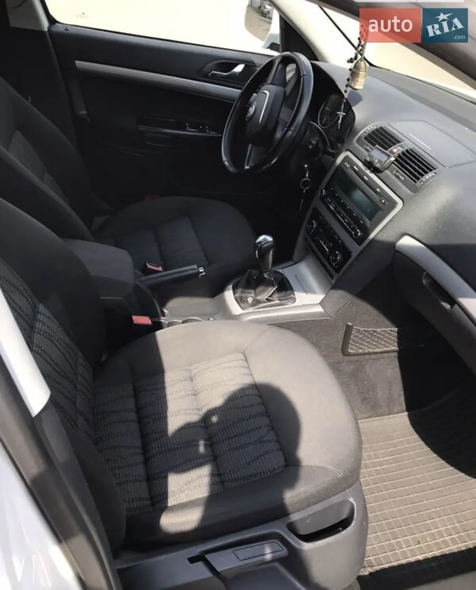 Skoda Octavia 2010 photo 3