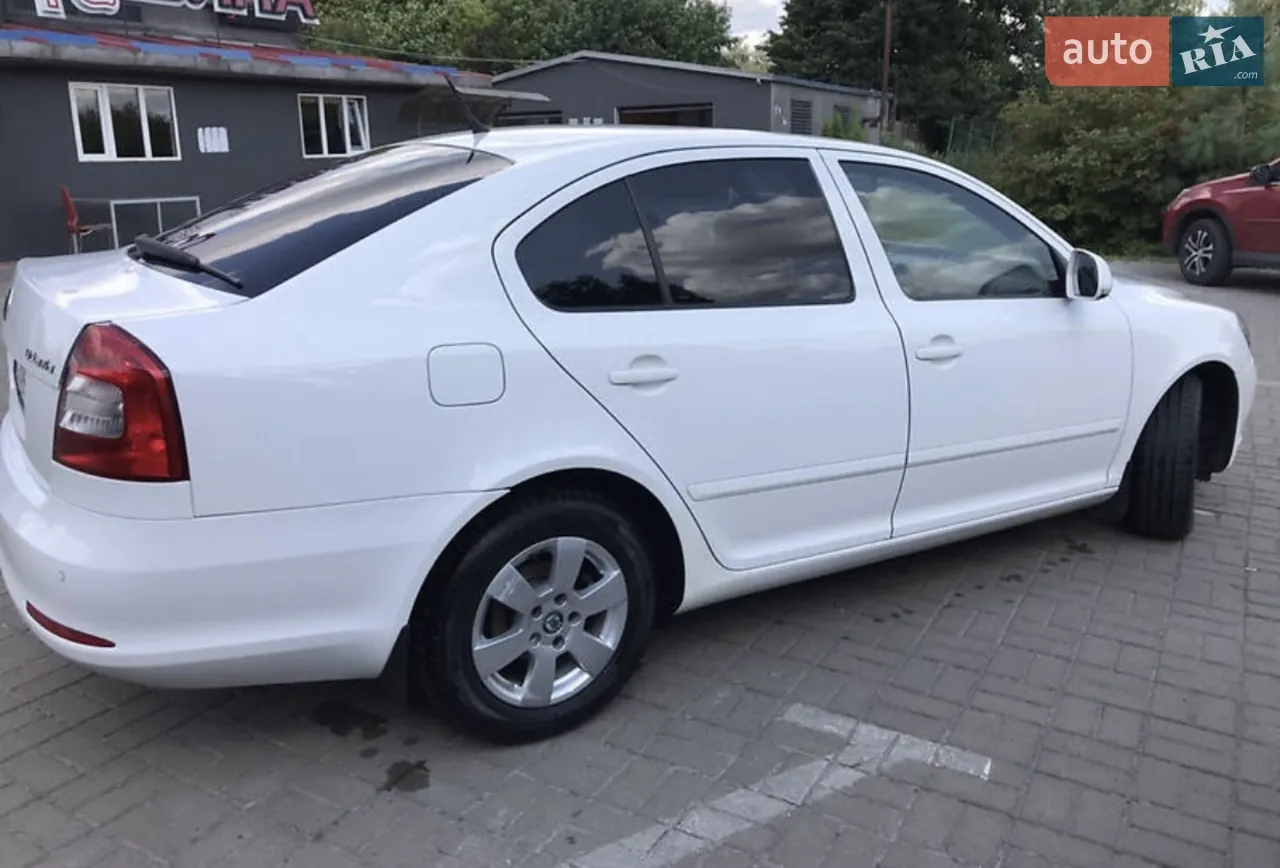 Skoda Octavia 2010 photo 4