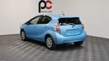 Toyota Aqua 2013 photo 5