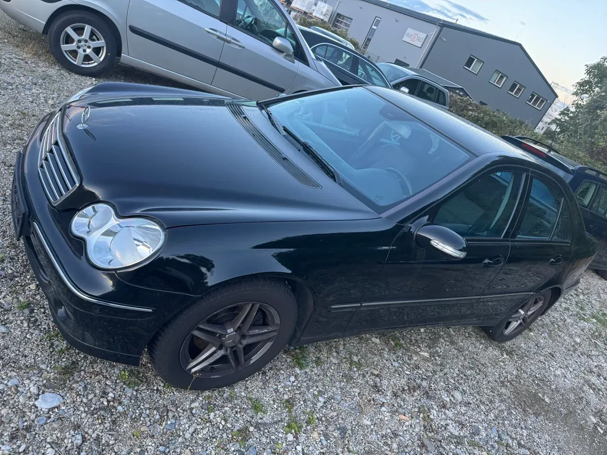 Mercedes-Benz C-Class 2007 photo 2