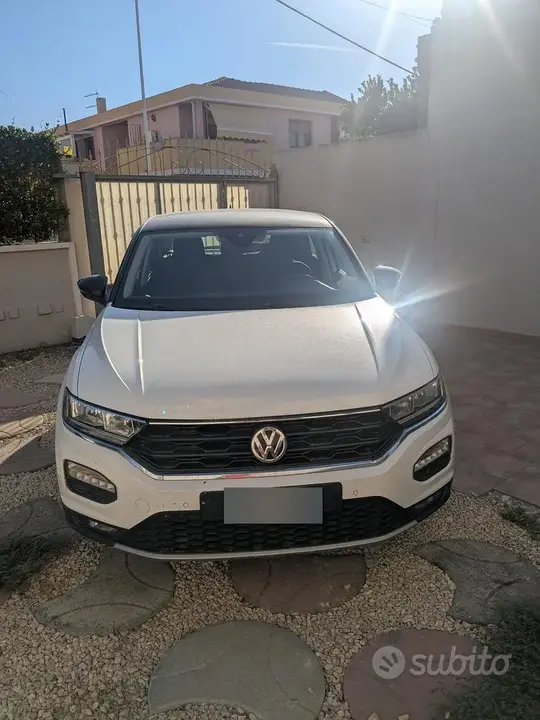 Volkswagen T-Roc 2019 photo 2