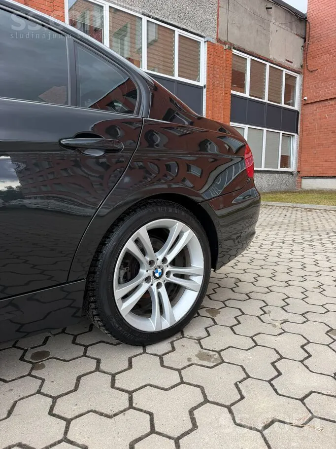 BMW 318 2011 photo 5