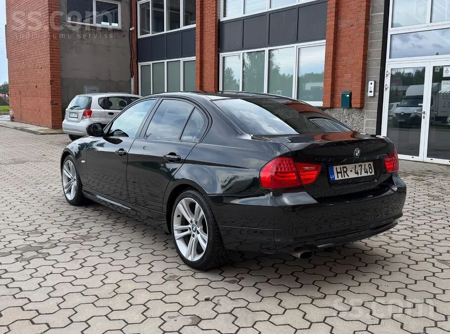 BMW 318 2011 photo 4