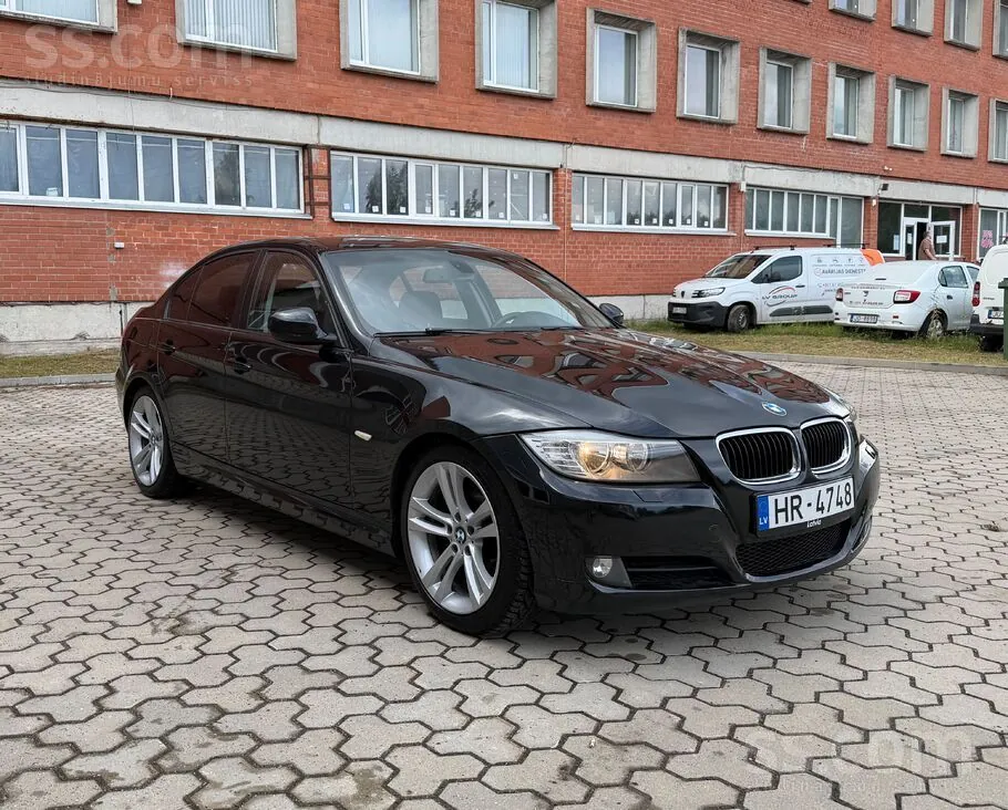 BMW 318 2011 photo 2