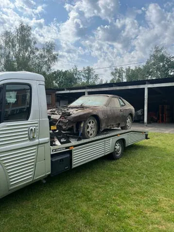 Porsche 944