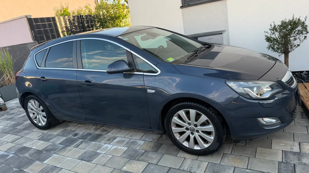 Opel Astra 2010 photo 3