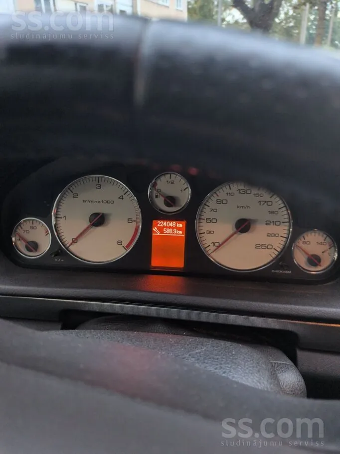 Peugeot 407 2008 photo 4