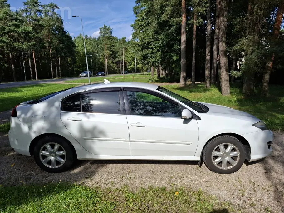 Renault Laguna 2012 photo 2