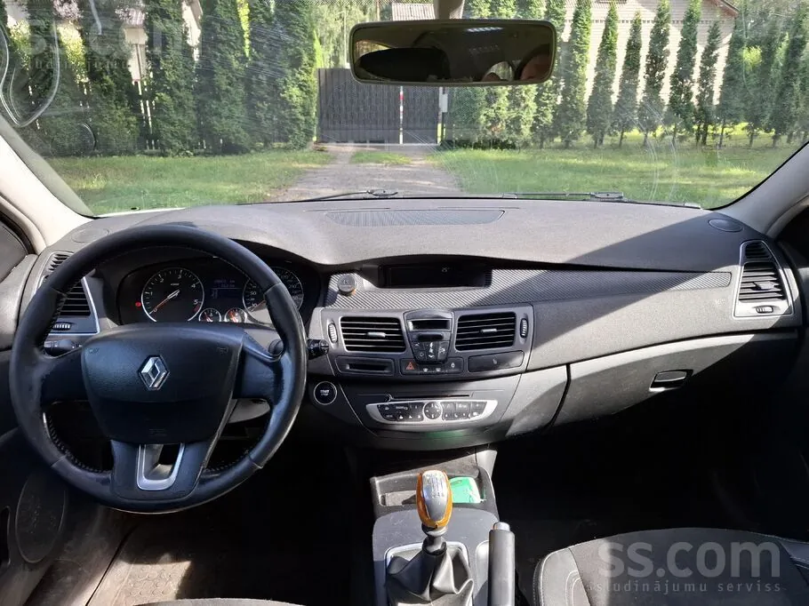 Renault Laguna 2012 photo 5