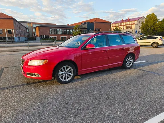 Volvo V70 2012 photo 2