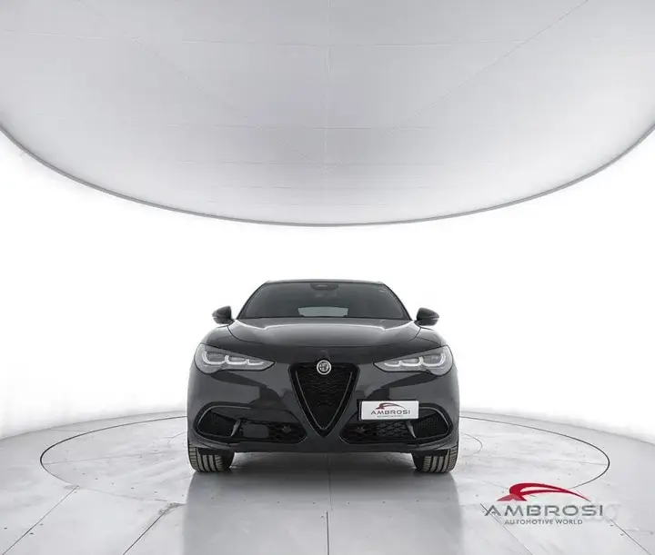 Alfa Romeo Stelvio 2025 photo 5