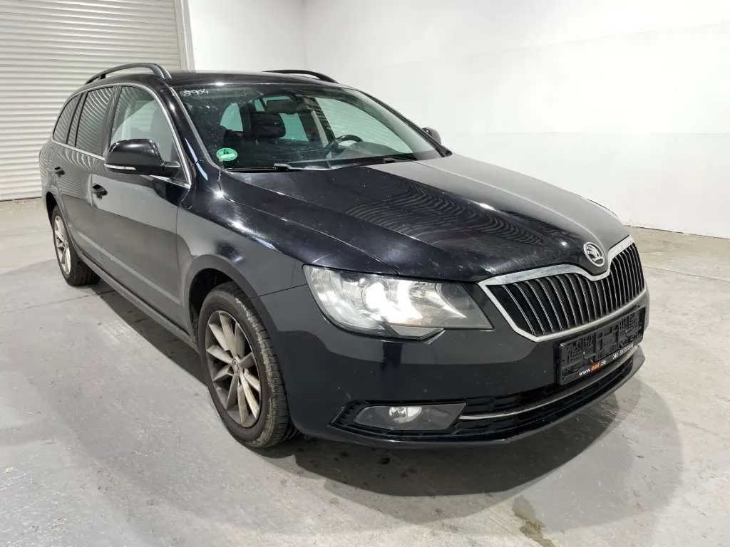 Skoda Superb Combi 2014 photo 4