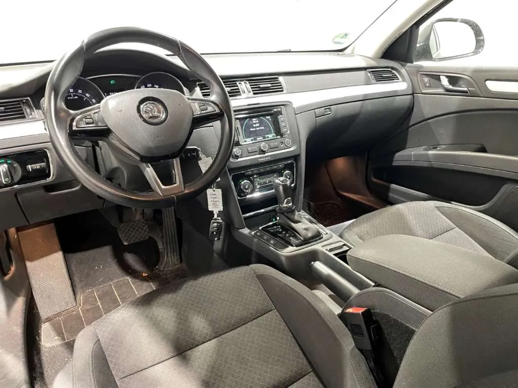 Skoda Superb Combi 2014 photo 5