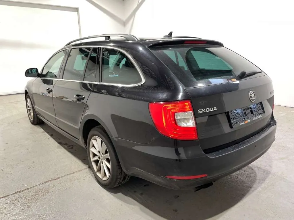 Skoda Superb Combi 2014 photo 2