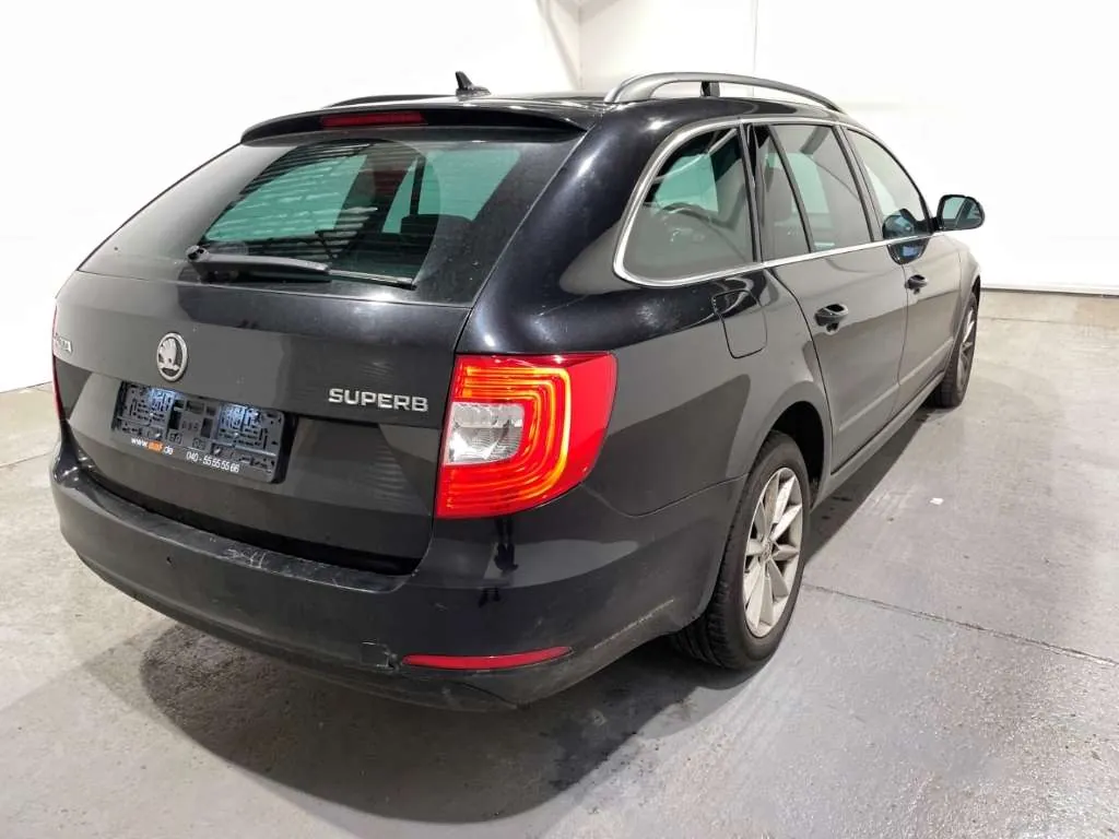 Skoda Superb Combi 2014 photo 3