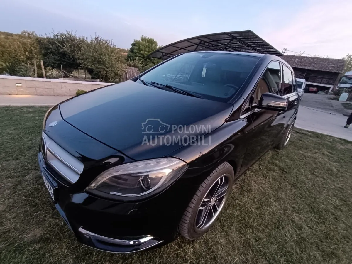 Mercedes-Benz B-Class 2012 photo 2