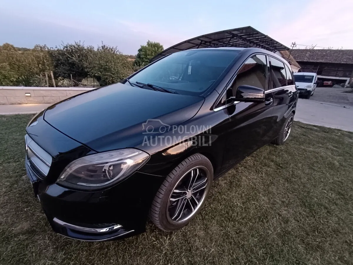 Mercedes-Benz B-Class 2012 photo 3