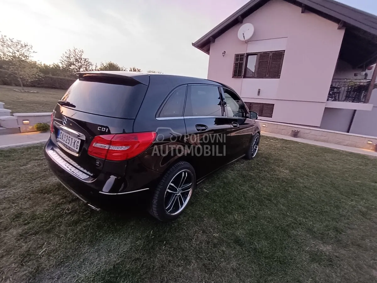 Mercedes-Benz B-Class 2012 photo 4