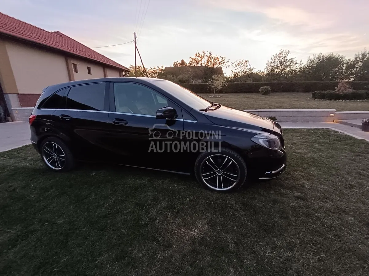 Mercedes-Benz B-Class 2012 photo 5