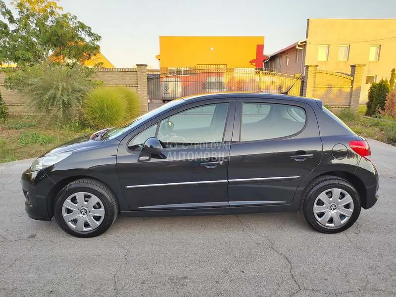 Peugeot 207 2010 photo 3