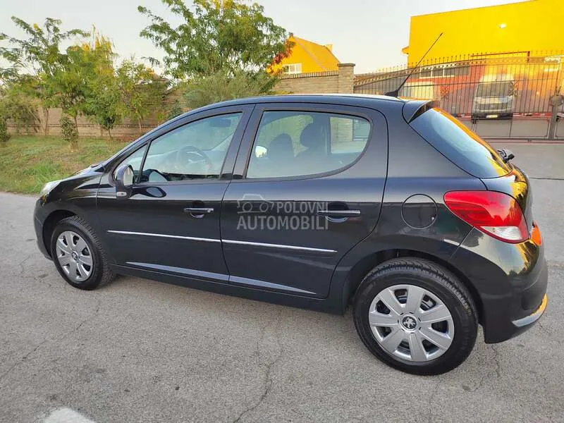 Peugeot 207 2010 photo 4